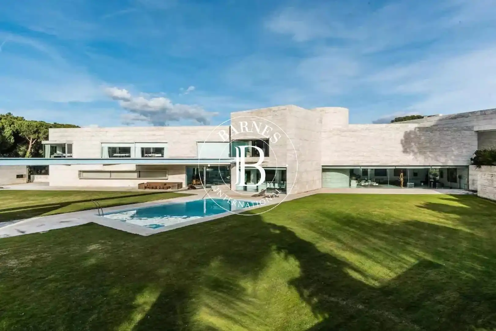 Vista exterior de Casa o chalet de alquiler en Pozuelo de Alarcón con Aire acondicionado, Calefacción y Jardín privado