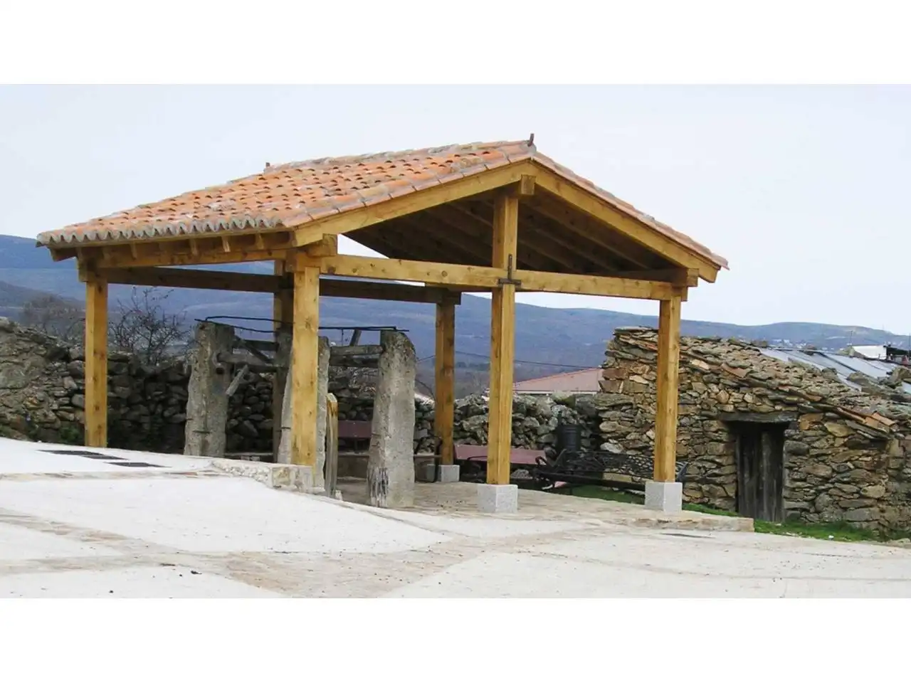 Vista exterior de Casa o chalet en venta en Piñuécar-Gandullas con Jardín privado
