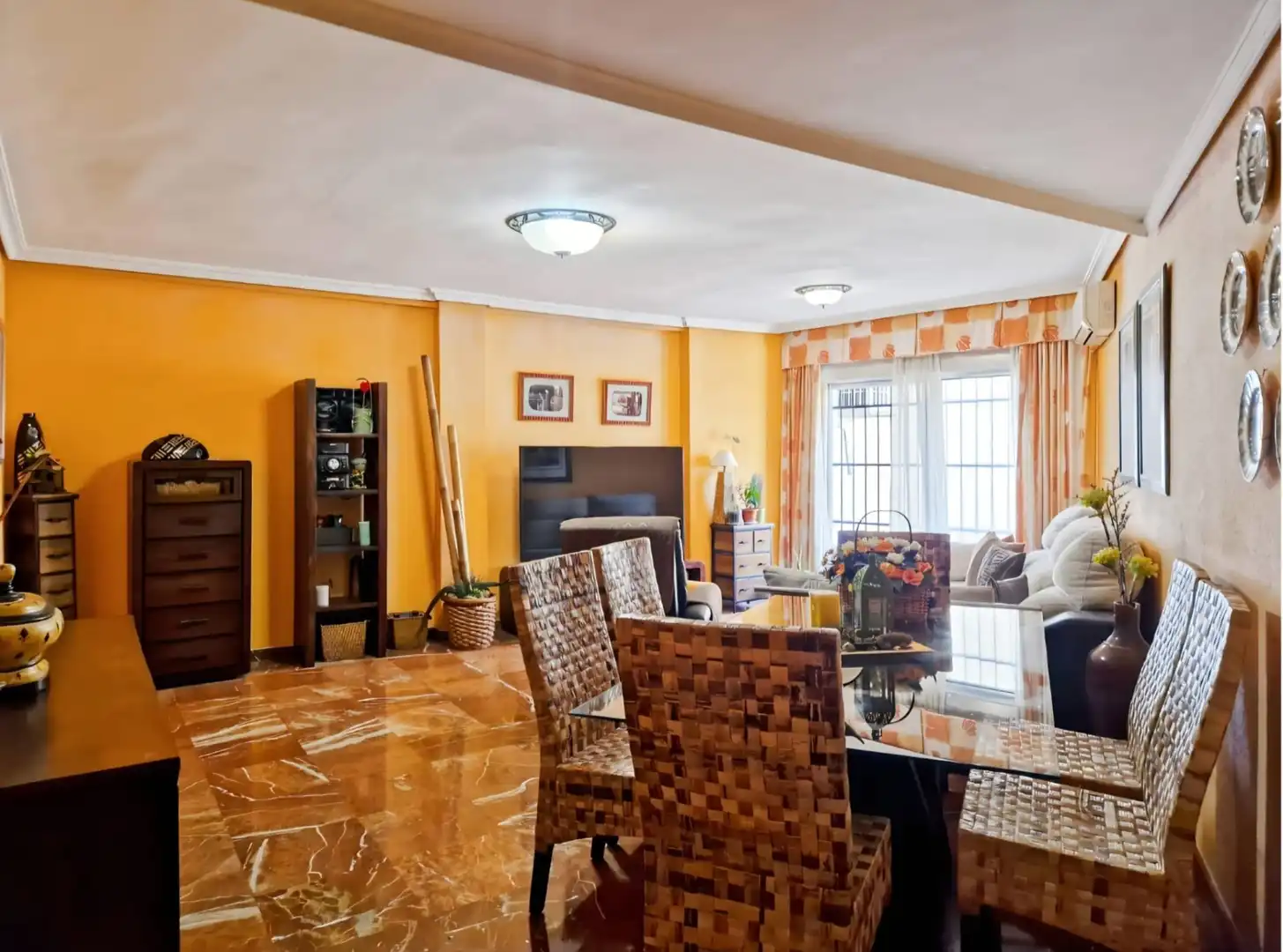 Living room of Flat for sale in  Sevilla Capital  with Air Conditioner and Storage room