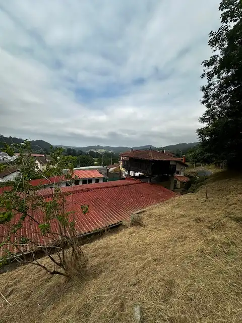 Vista exterior de Casa adosada en venda en Pravia amb Calefacció, Jardí privat i Terrassa