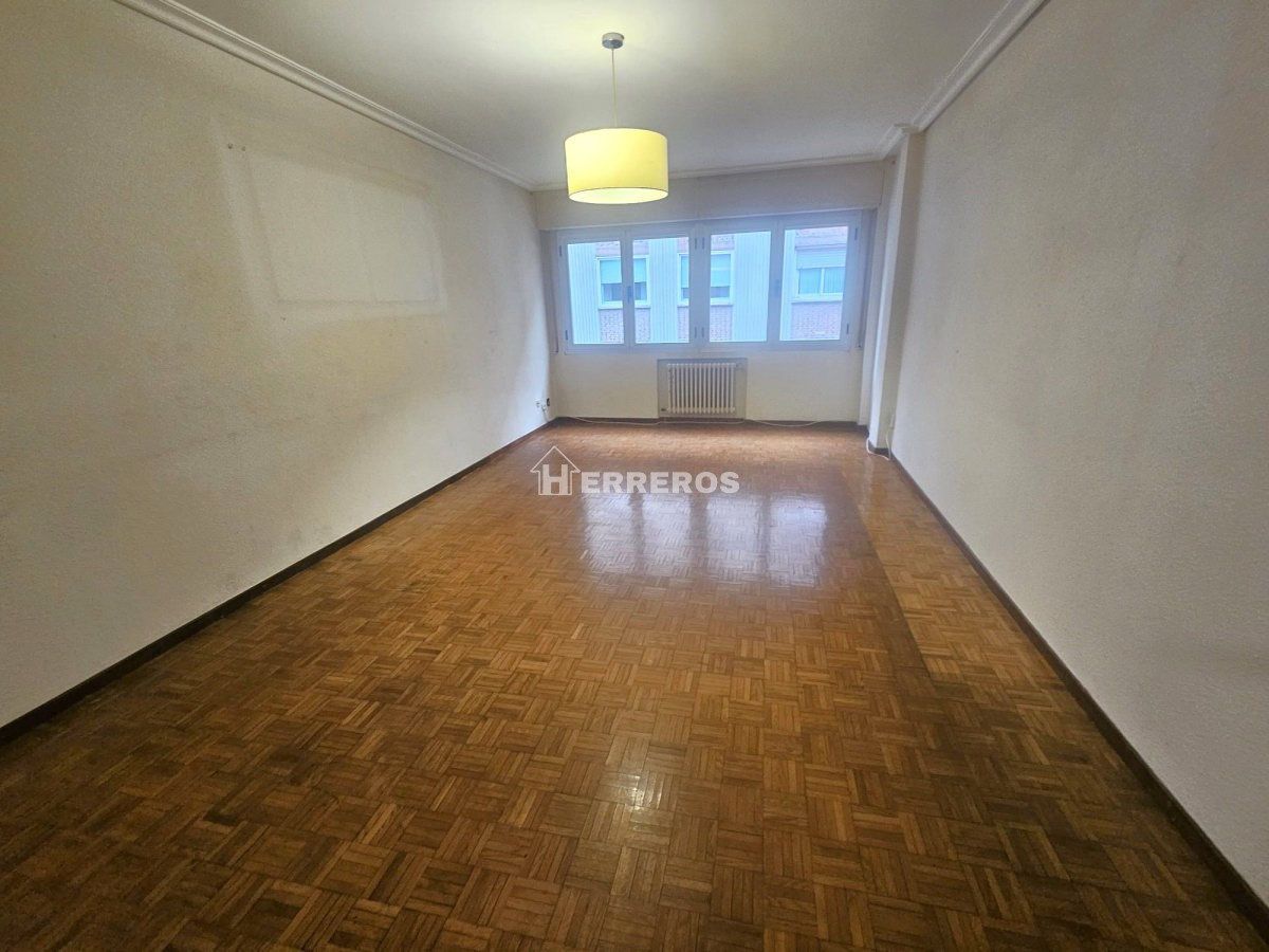 Living room of Flat for sale in  Logroño  with Heating, Parquet flooring and Terrace