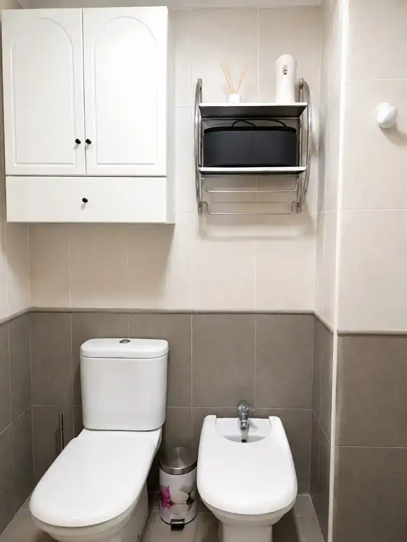 Badezimmer von Dachboden zur Miete in Torrevieja mit Klimaanlage