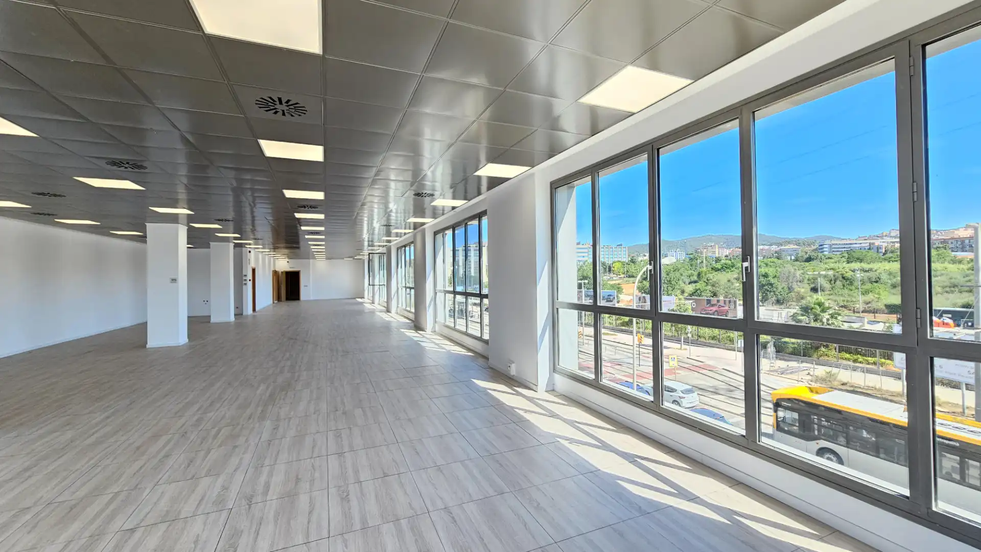 Büro zur Miete in Sant Joan Despí mit Klimaanlage und Alarm