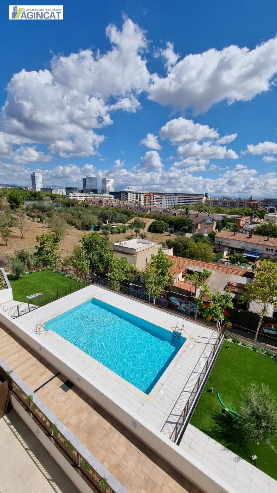 Swimming pool of Flat for sale in Sabadell  with Heating, Private garden and Parquet flooring