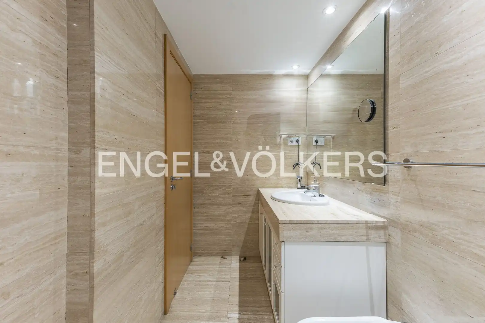 Bathroom of Flat for sale in Sabadell  with Air Conditioner, Heating and Parquet flooring