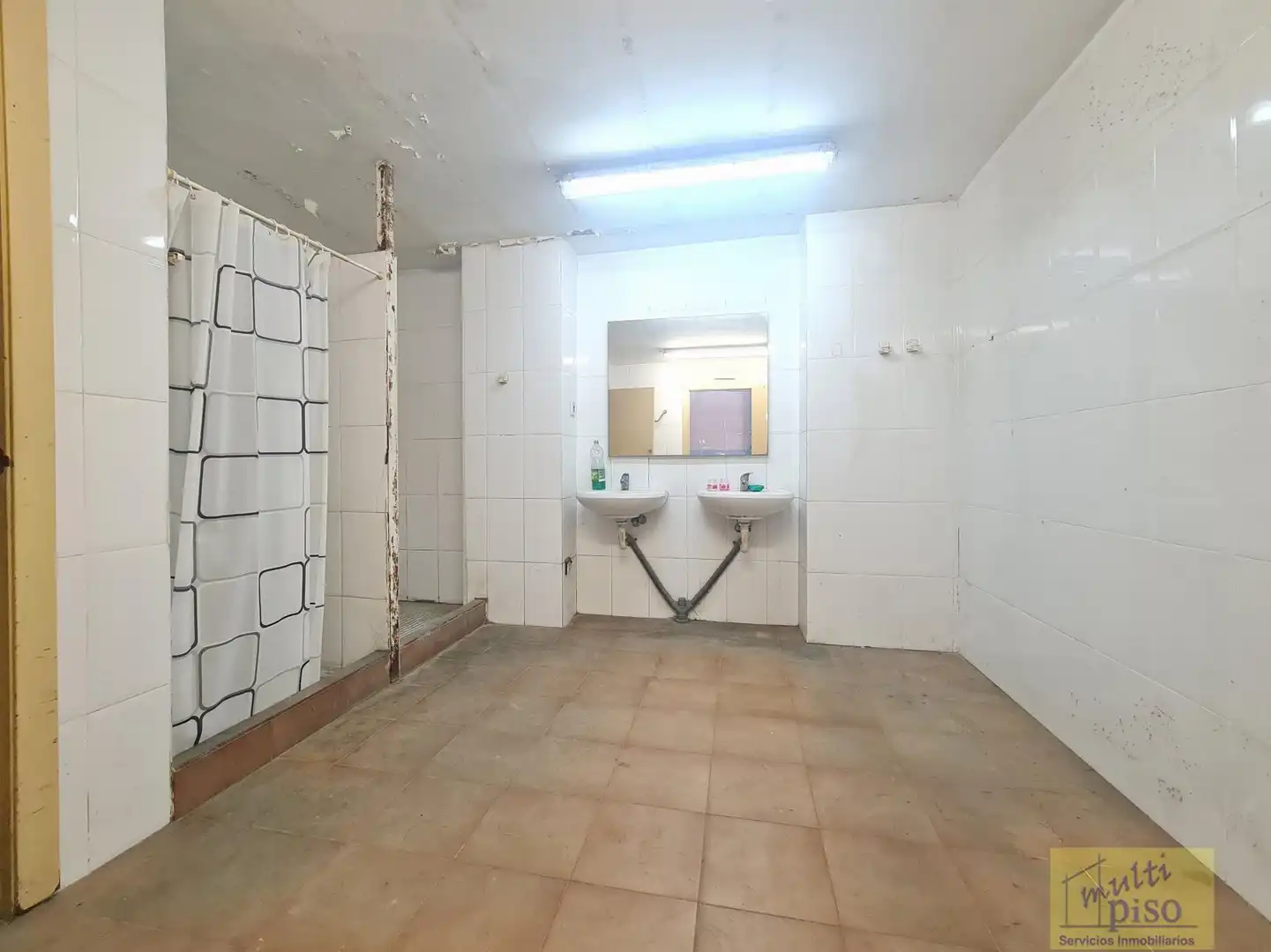 Badezimmer von Fabrikhallen zur Miete in L'Hospitalet de Llobregat