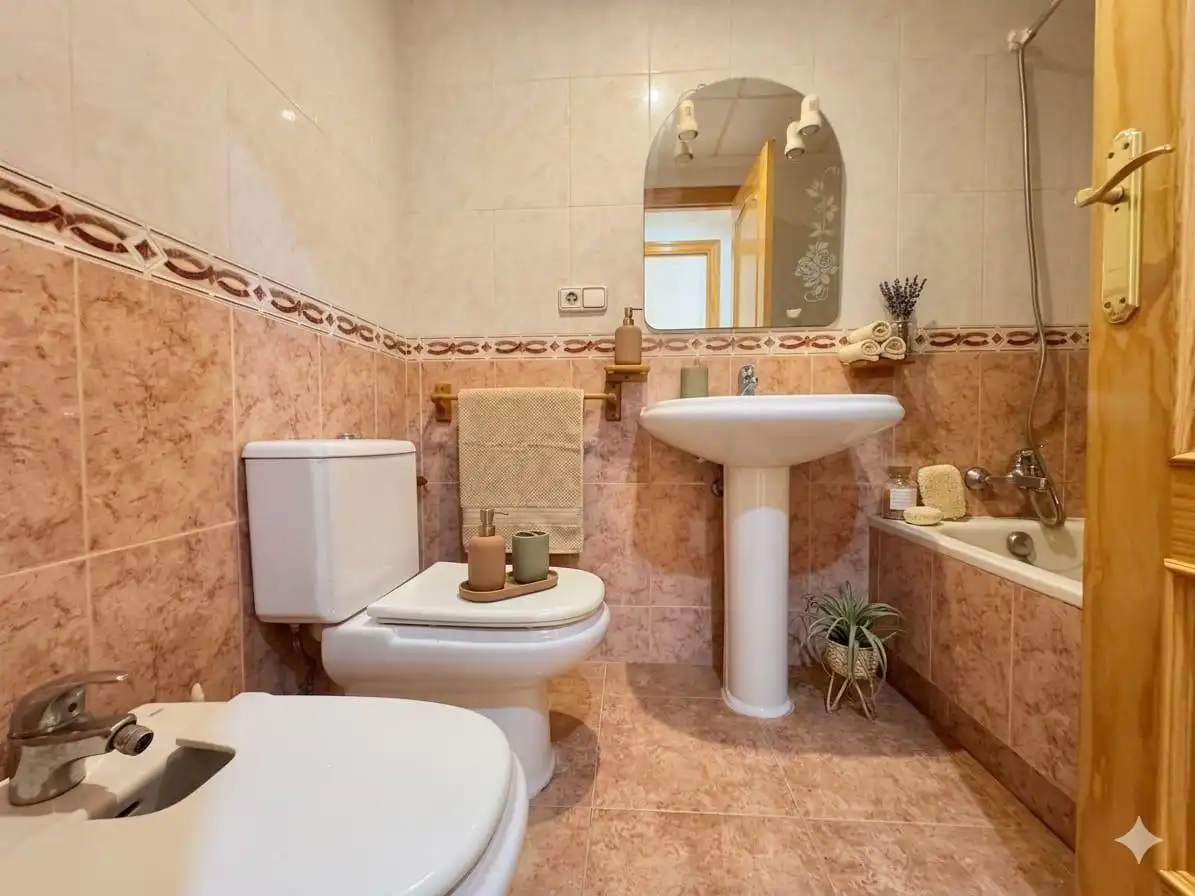 Baño de Piso en venta en Murcia con Trastero y Balcón