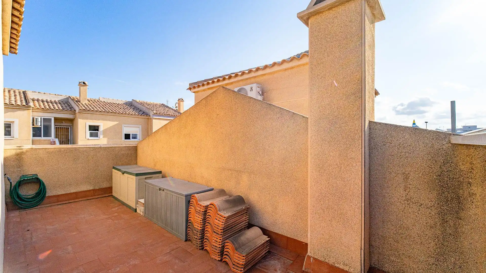 Terraza de Dúplex en venta en Torrevieja con Aire acondicionado, Jardín privado y Trastero
