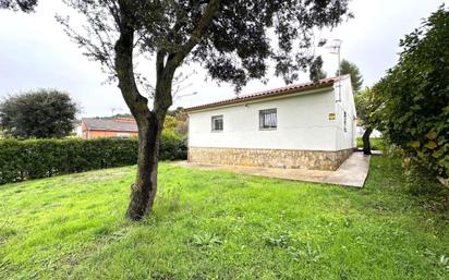 Vista exterior de Casa o xalet en venda en Fuentenovilla amb Calefacció