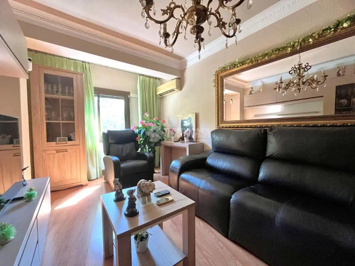 Living room of Flat for sale in Zaragoza  with Storage room