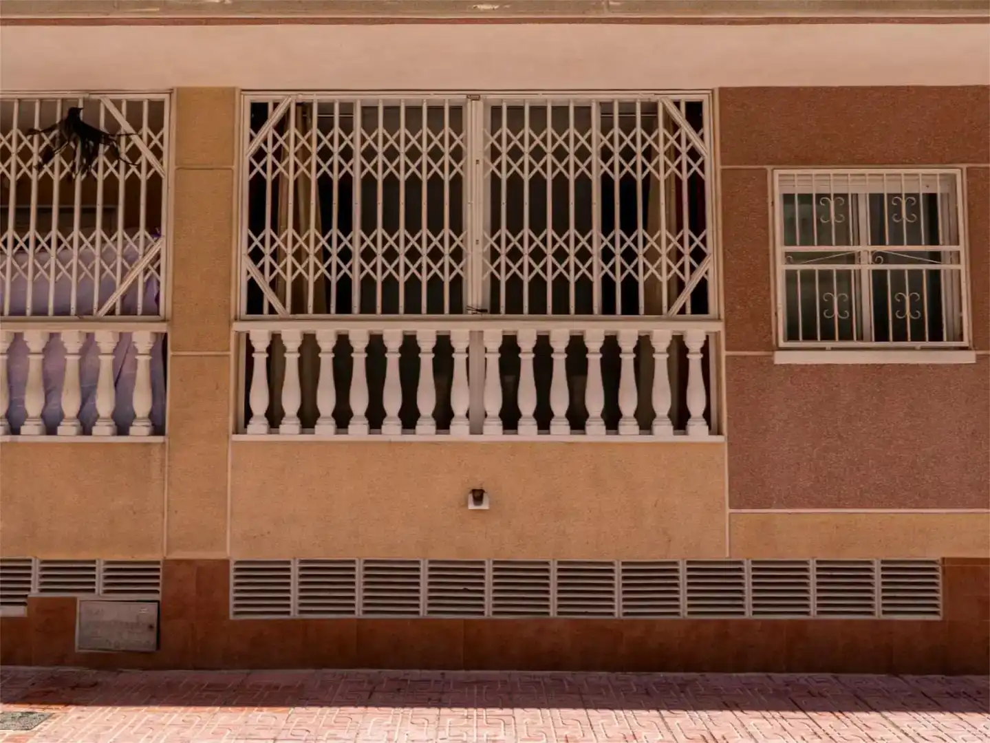 Vista exterior de Pis en venda en Torrevieja amb Aire condicionat, Piscina i Balcó