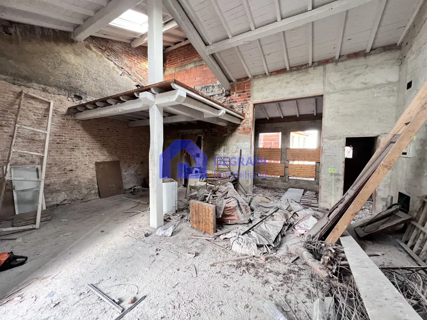 Casa adosada en venda en Oviedo  amb Jardí privat