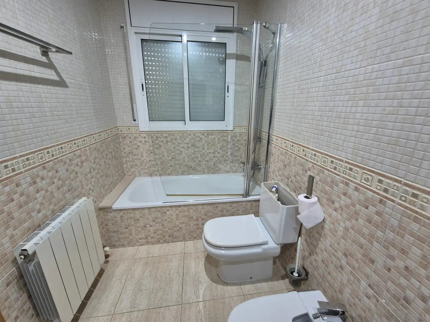 Bathroom of Houses for sale in Roda de Berà  with Private garden, Terrace and Oven