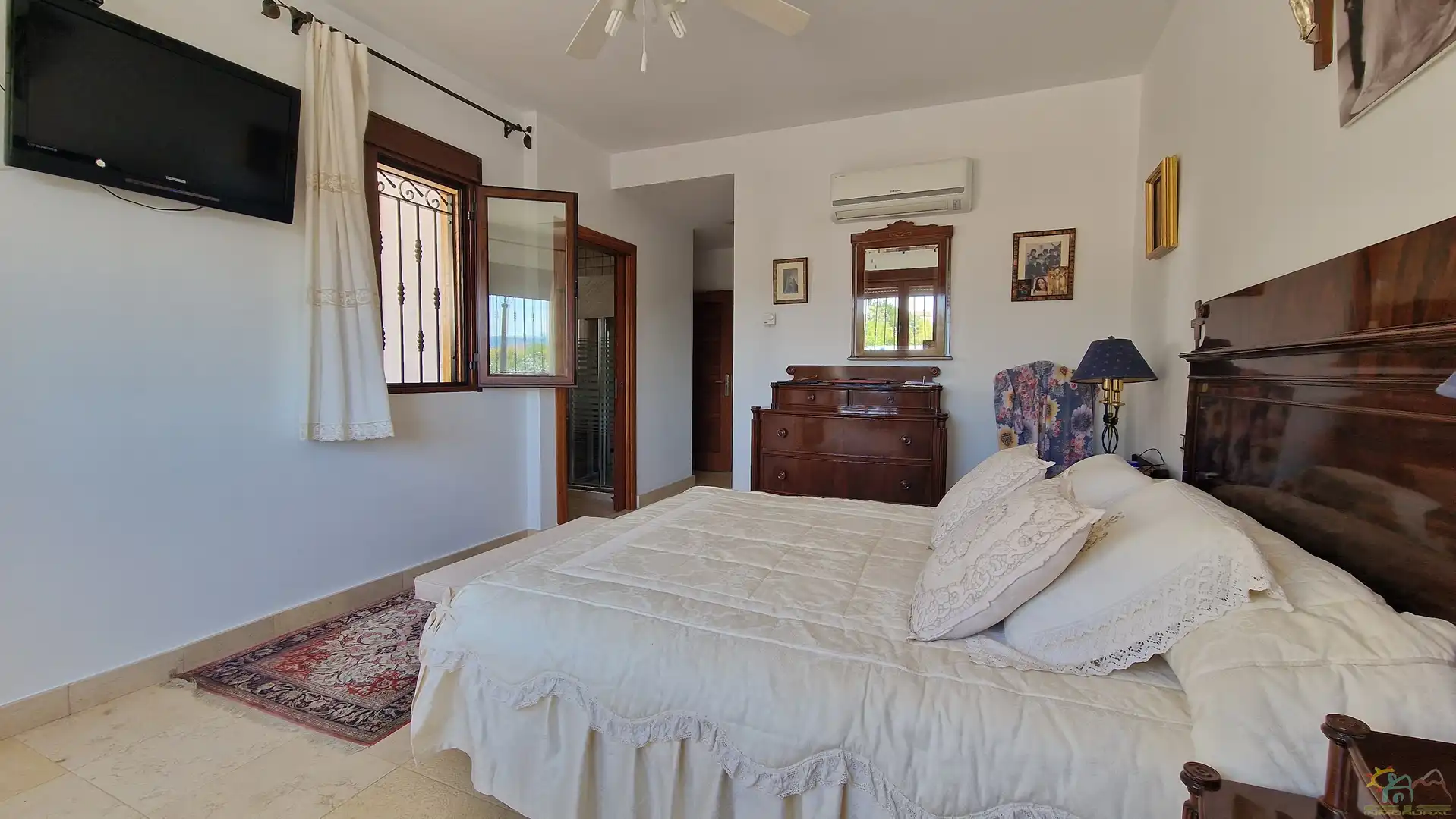 Schlafzimmer von Einfamilien-Reihenhaus zum Verkauf in Diezma mit Klimaanlage, Heizung und Privatgarten