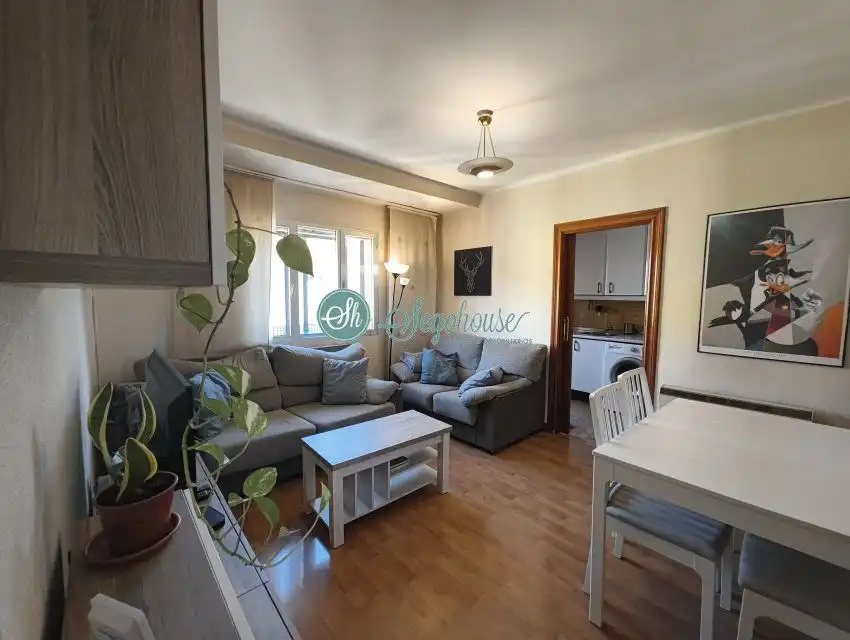Sala de estar de Piso en venta en Segovia con Calefacción, Parquet y Terraza