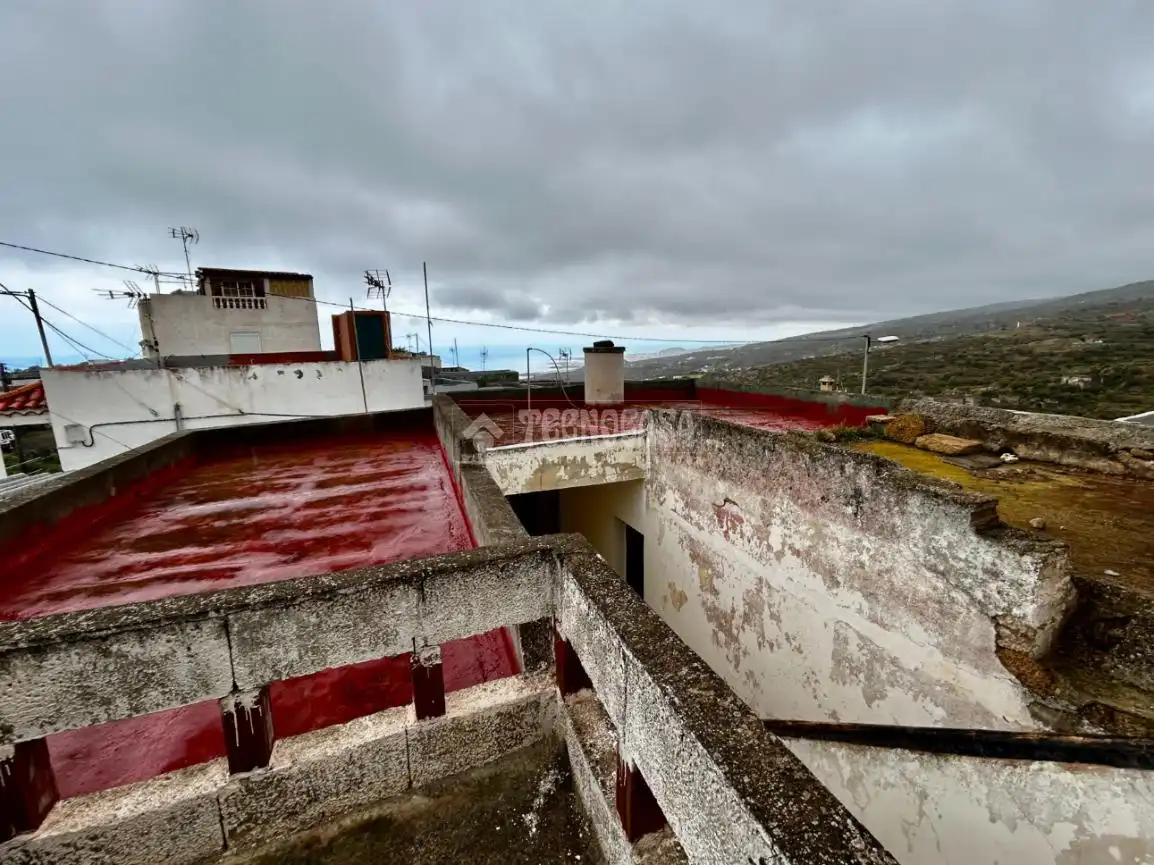 Vista exterior de Casa adosada en venda en Güímar amb Balcó