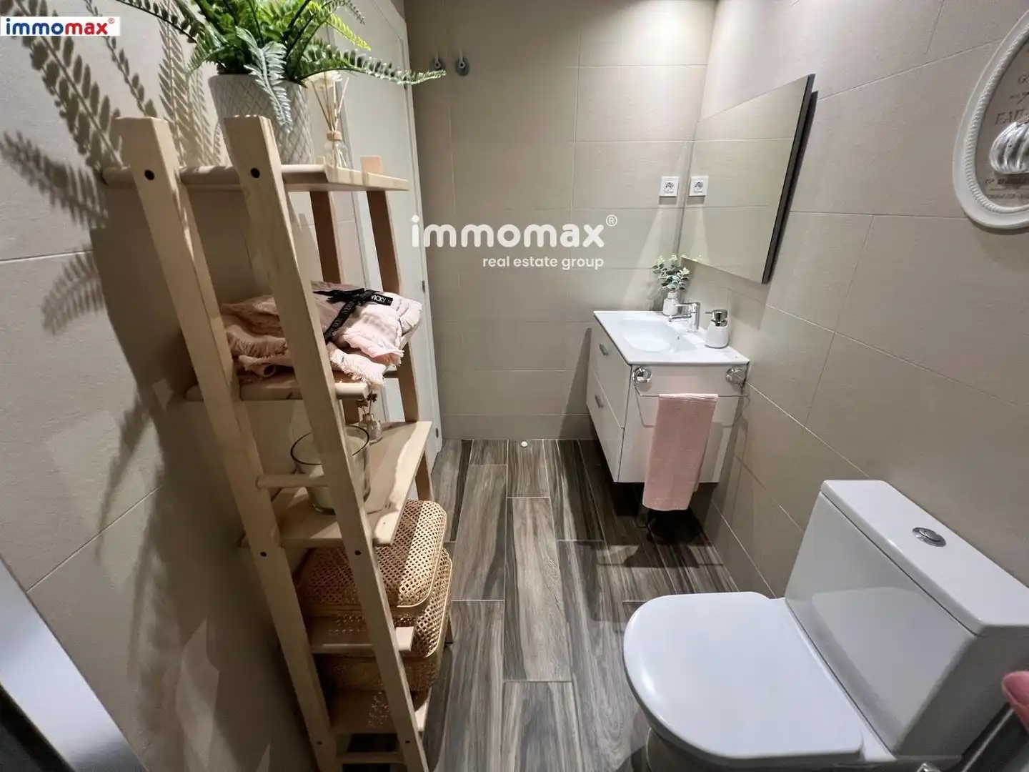 Baño de Piso en venta en Sant Boi de Llobregat con Aire acondicionado, Terraza y Trastero