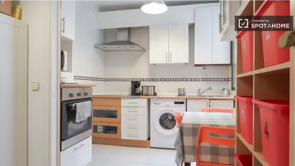 Cocina de Piso de alquiler en Madrid con Aire acondicionado, Calefacción y Amueblado