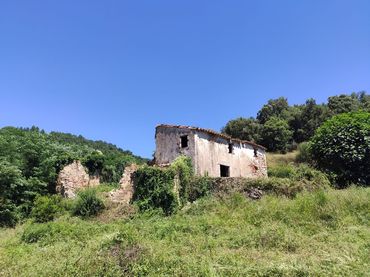 Maison rustique à vendre à GI-553 3