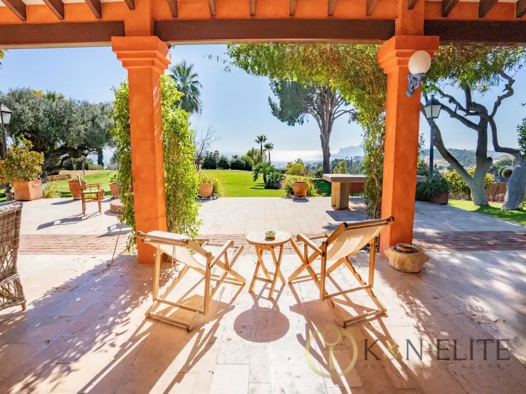Villa mit Pool zum Verkauf in Altea la Vella