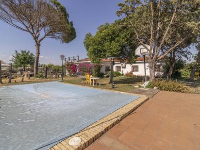 Piscina de Casa o xalet en venda en La Algaba amb Aire condicionat, Calefacció i Jardí privat