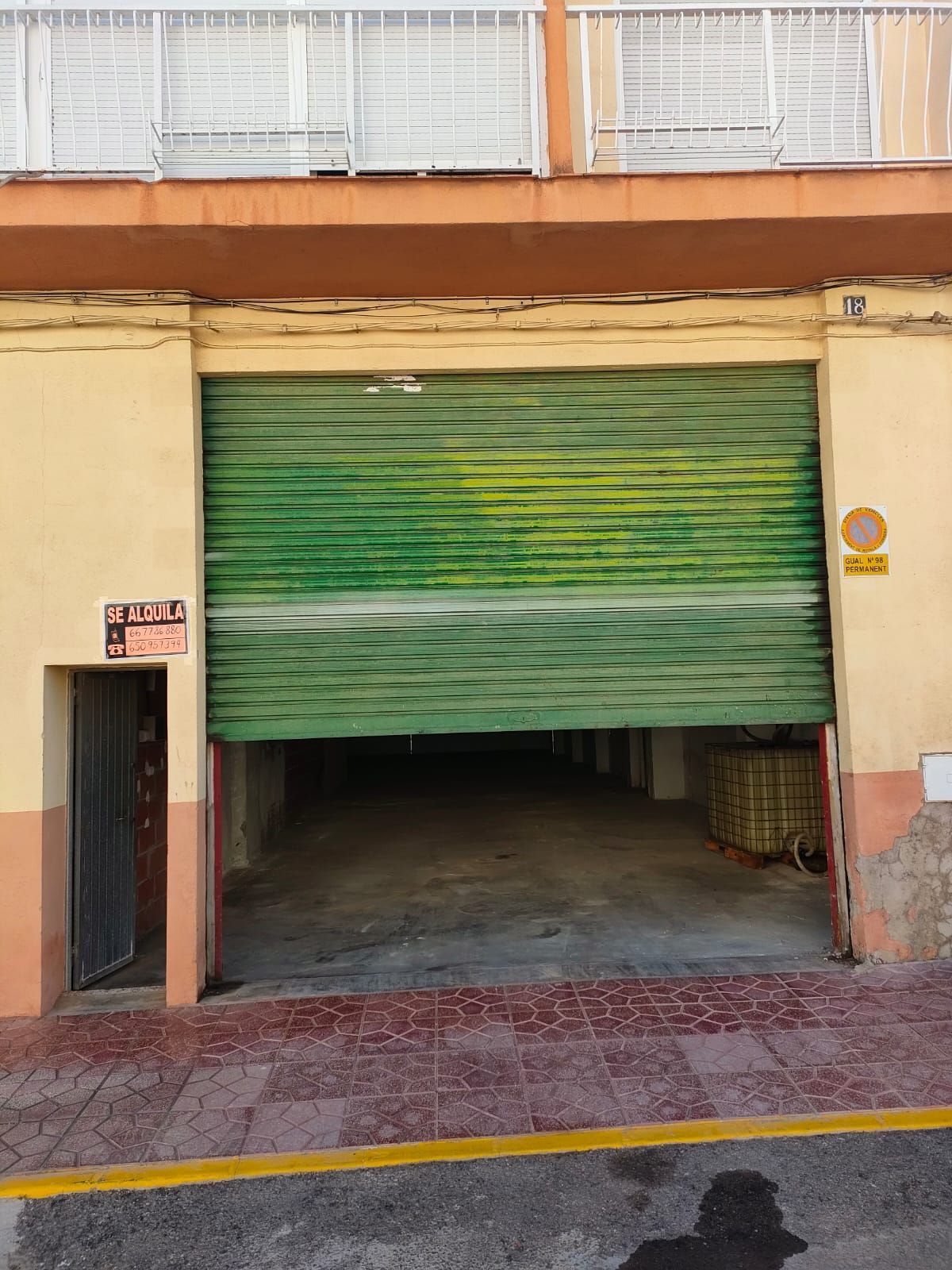 Nau industrial de lloguer a Camí Reial de Madrid, Rotglà i Corbera