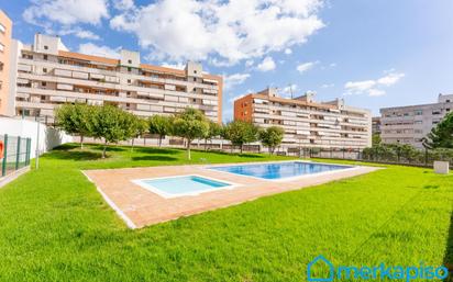 Piscina de Pis en venda en Viladecans amb Balcó