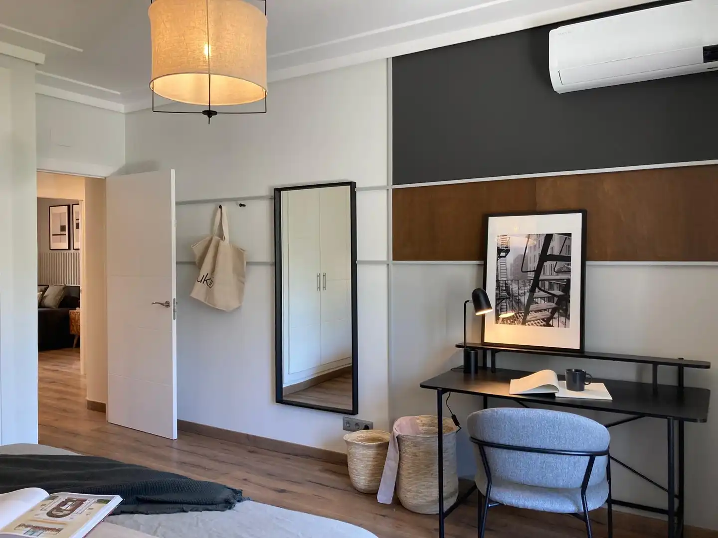 Dormitori de Apartament de lloguer en Madrid amb Aire condicionat, Calefacció i Moblat