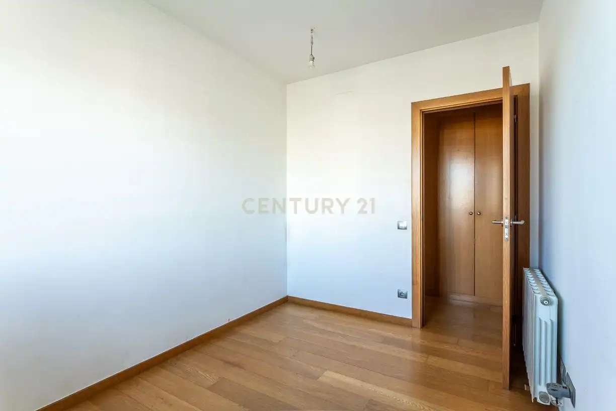 Habitación de Apartamento en venta en Badalona con Jardín privado, Piscina y Balcón