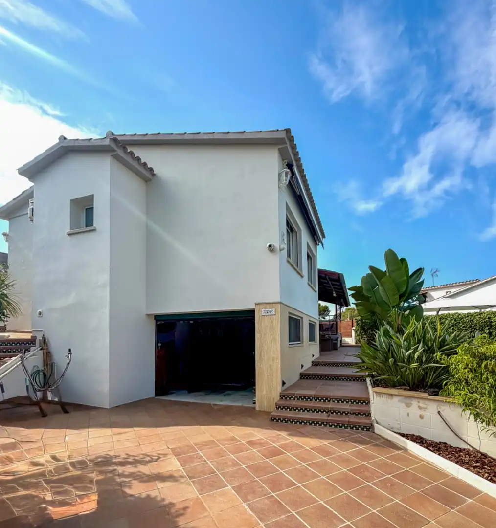 Vista exterior de Casa o chalet de alquiler en Sant Pere de Ribes con Aire acondicionado, Calefacción y Jardín privado