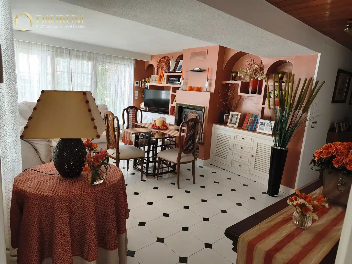 Sala de estar de Casa adosada en venta en Boadilla del Monte con Aire acondicionado, Calefacción y Jardín privado