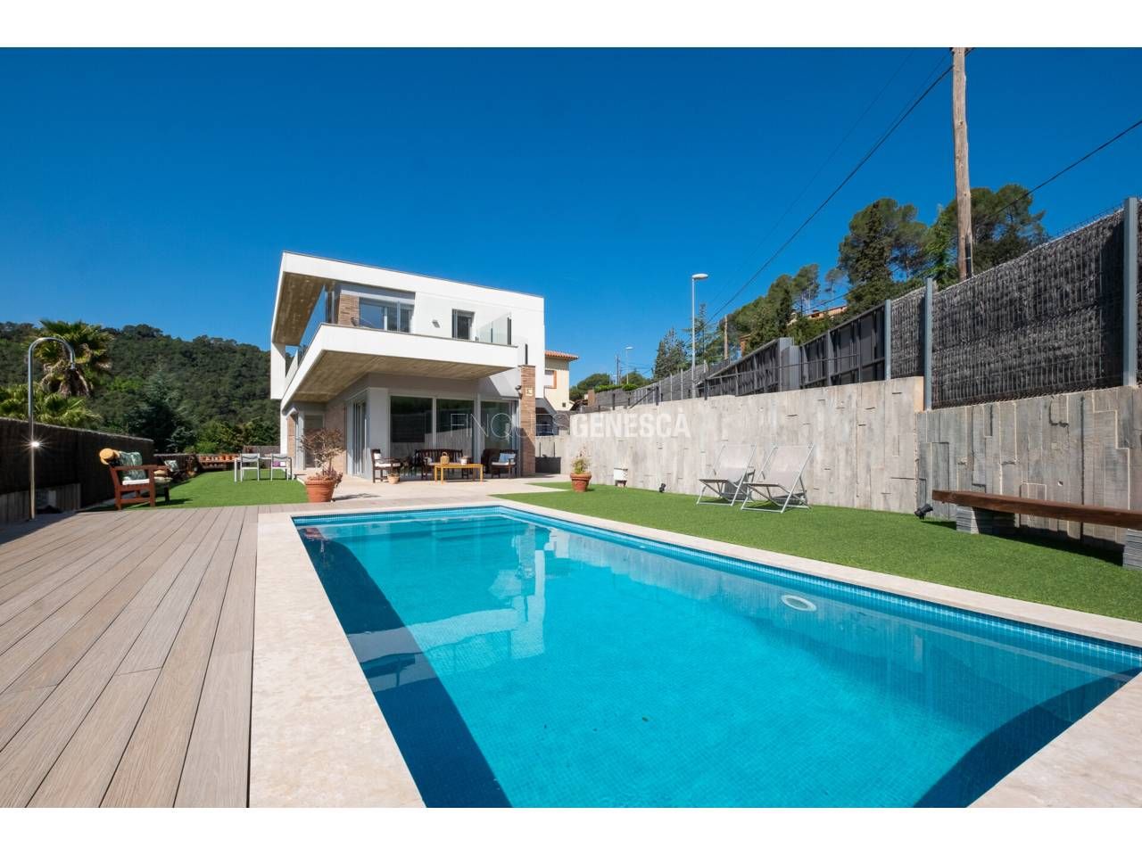 Piscina de Casa o xalet en venda en Matadepera amb Aire condicionat, Calefacció i Jardí privat