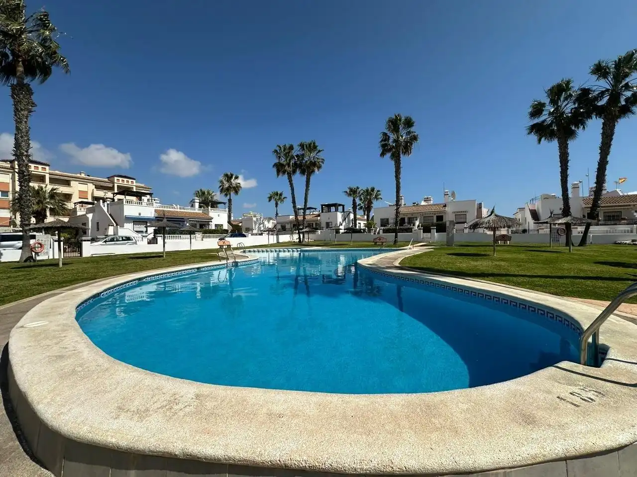 Piscina de Apartamento en venta en Orihuela