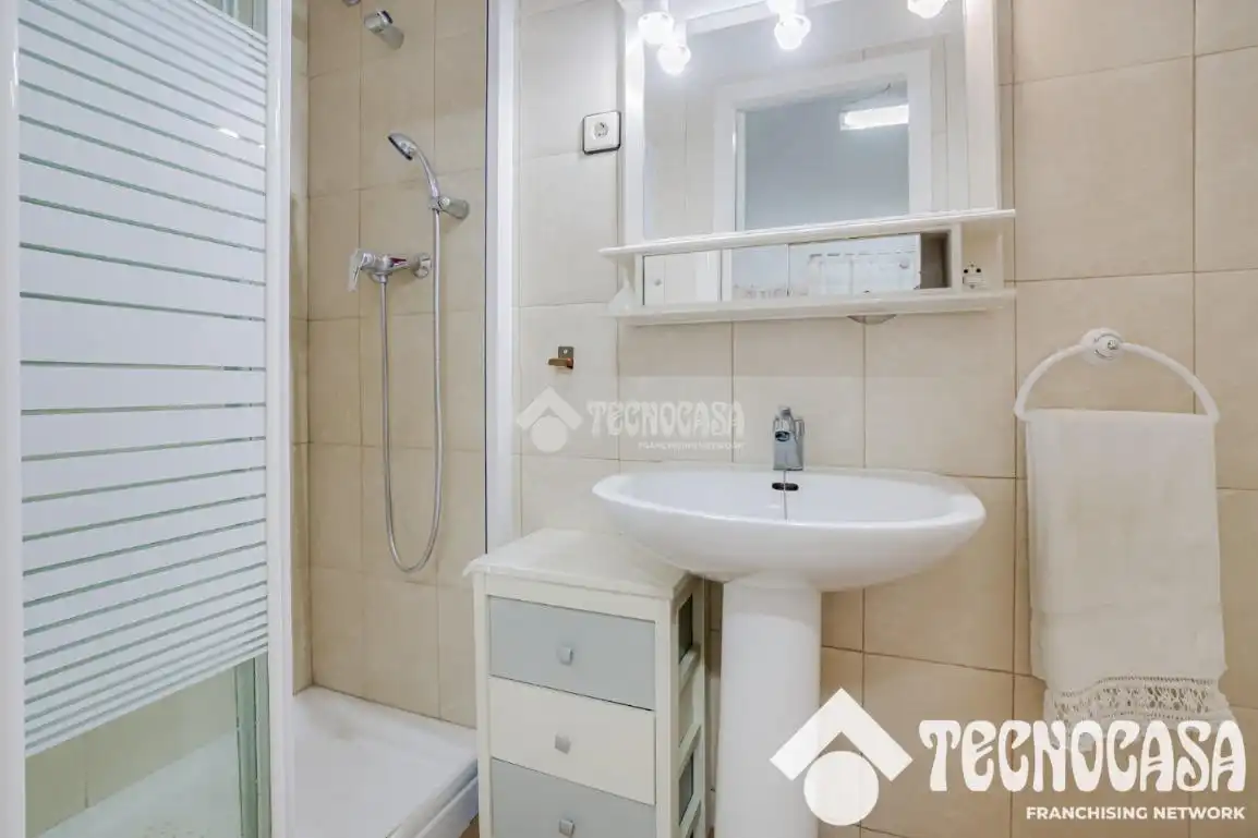 Bathroom of Flat for sale in Sant Boi de Llobregat  with Air Conditioner, Heating and Terrace