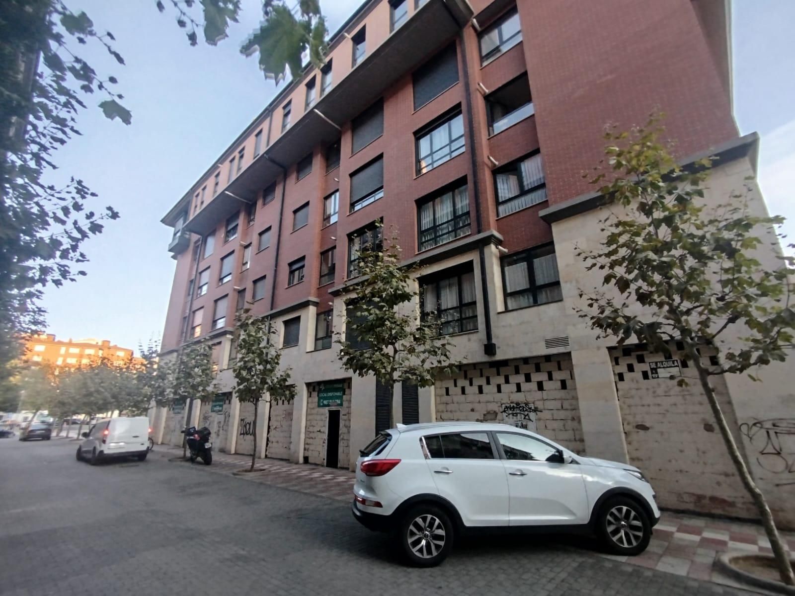 Vista exterior de Local en venta en León Capital 