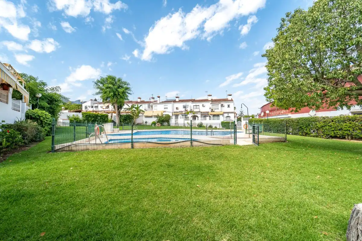 Jardí de Casa adosada en venda en Alhaurín de la Torre amb Calefacció, Jardí privat i Terrassa