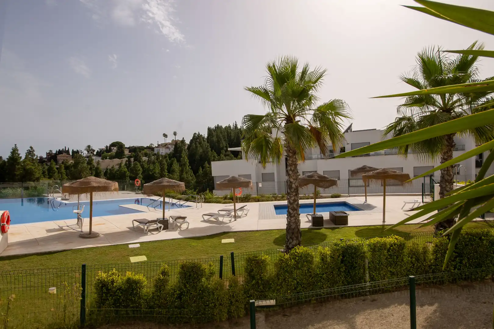 Piscina de Piso en venta en Mijas con Aire acondicionado, Jardín privado y Terraza