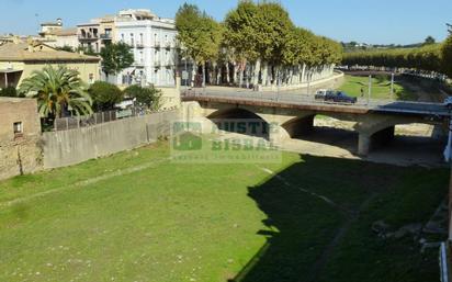 Exterior view of Flat for sale in La Bisbal d'Empordà  with Air Conditioner and Balcony