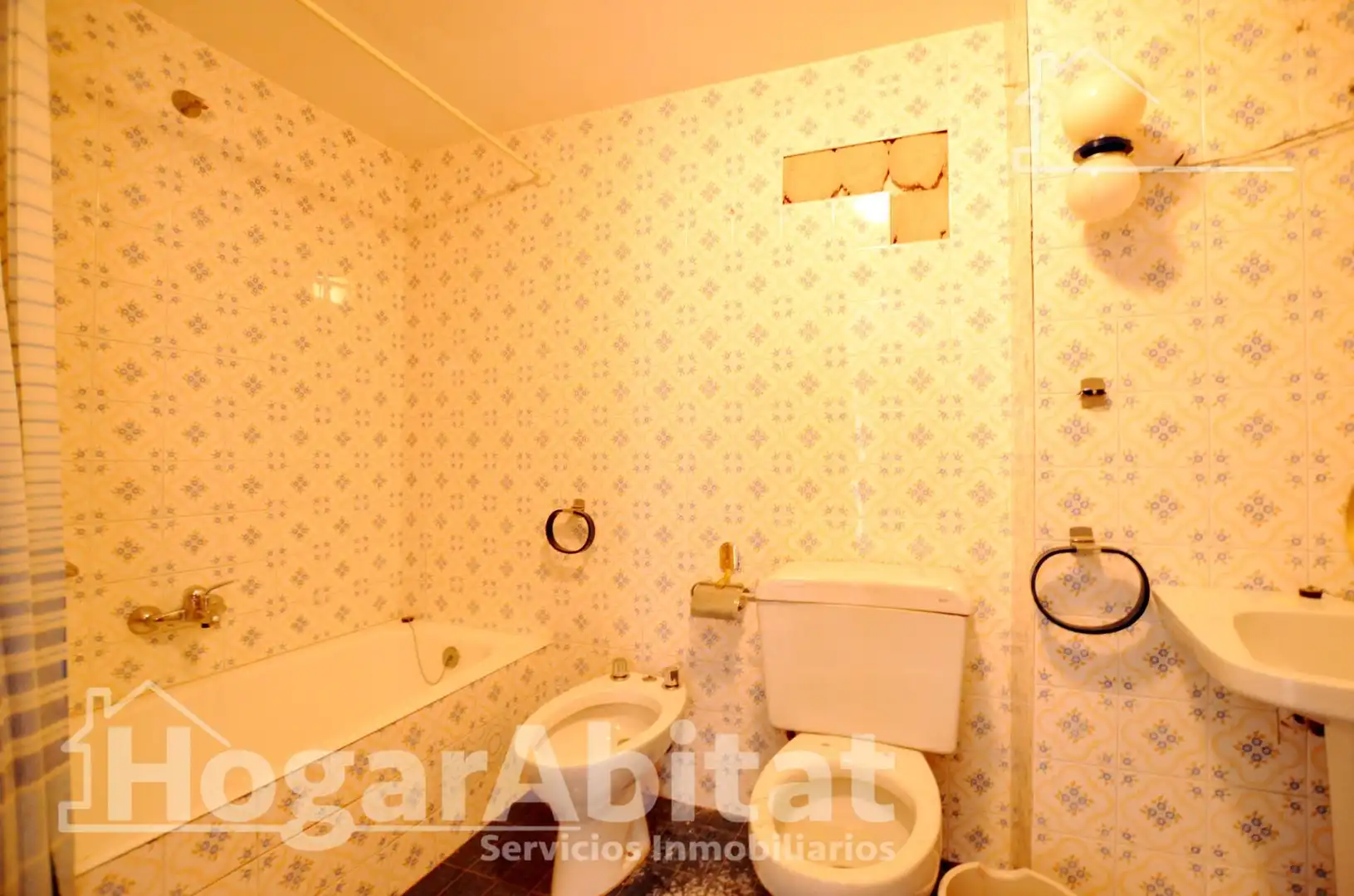 Badezimmer von Wohnung zum Verkauf in Gandia mit Balkon