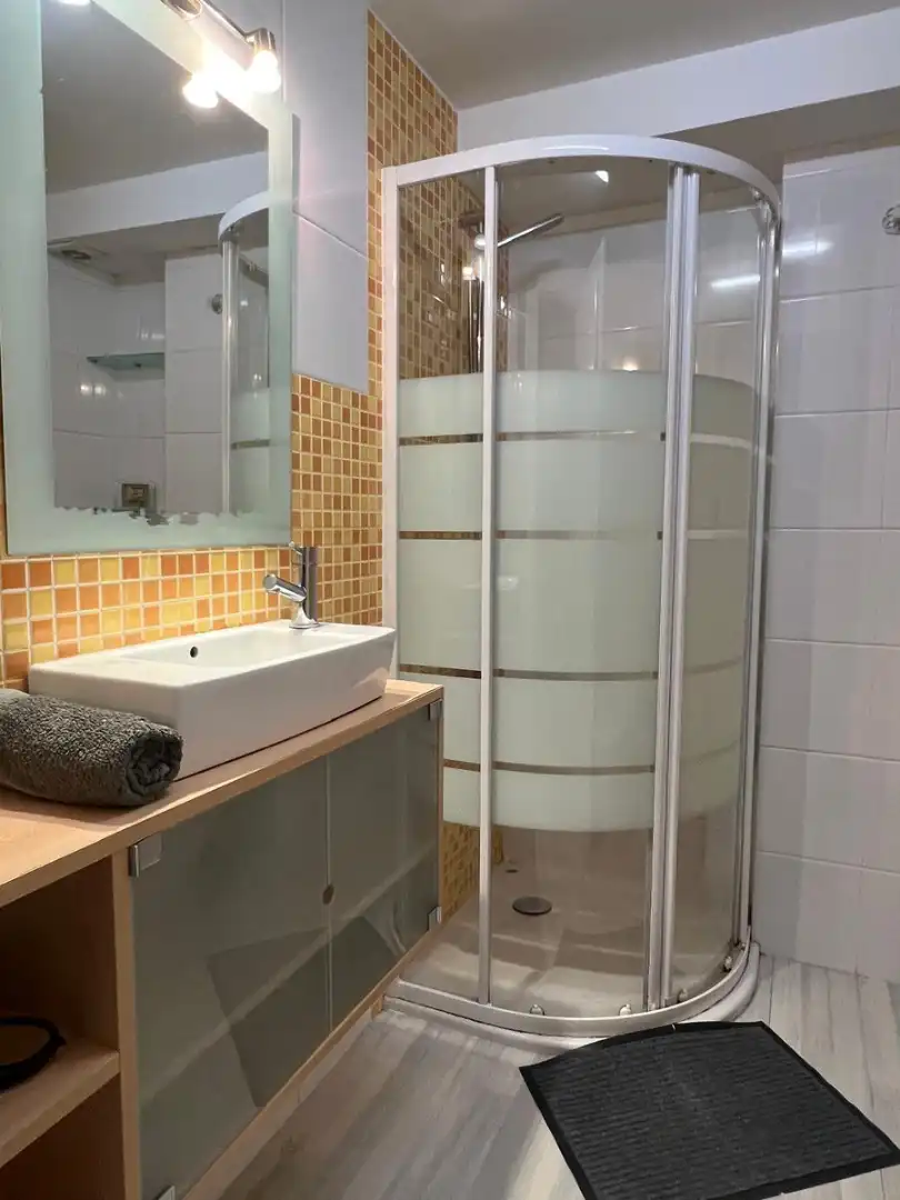 Bany de Apartament de lloguer en Lugo amb Calefacció, Terrassa i Moblat