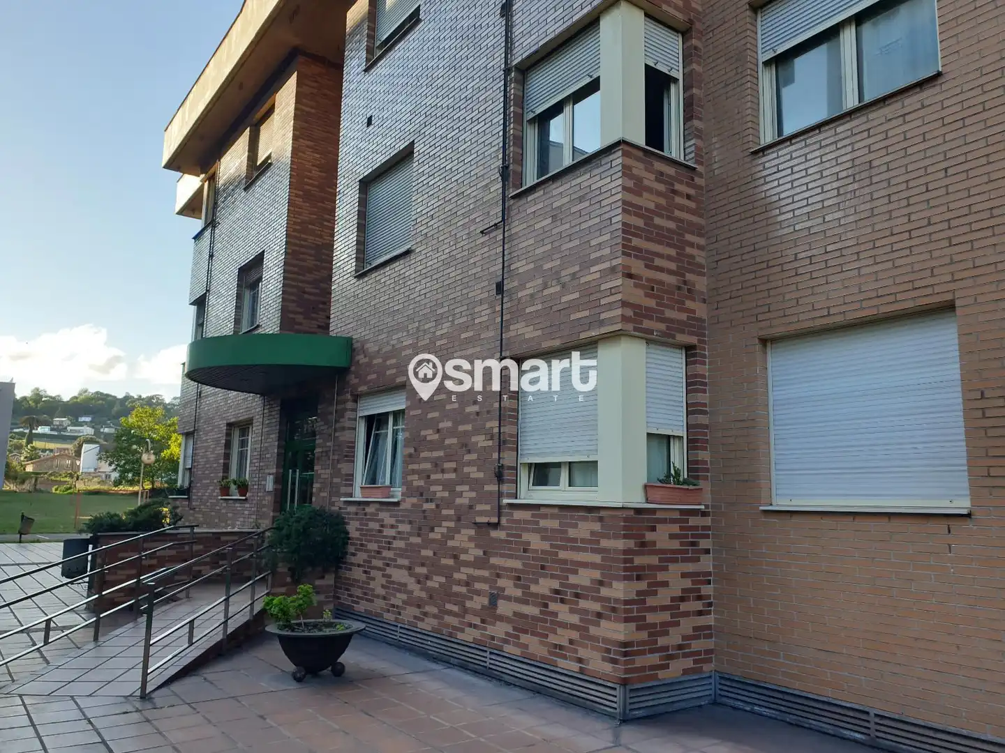Vista exterior de Piso en venta en Gijón  con Trastero