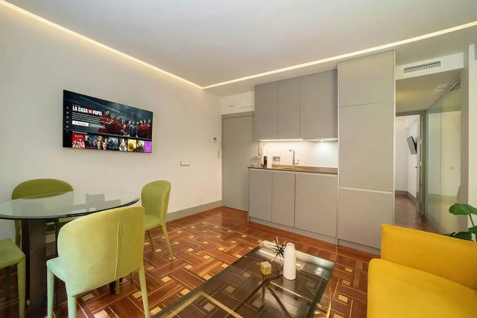 Living room of Flat for rent in Madrid  with Air Conditioner, Washing machine and TV