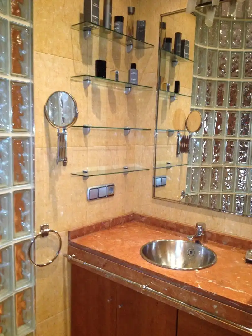Bathroom of Flat for rent in Salamanca  with Heating, Parquet flooring and Furnished