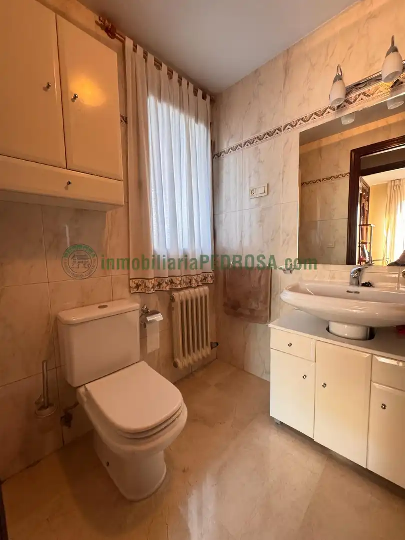 Baño de Piso en venta en Pontevedra Capital  con Calefacción, Terraza y Trastero