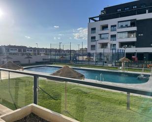 Piscina de Apartament de lloguer en  Granada Capital amb Aire condicionat, Calefacció i Jardí privat