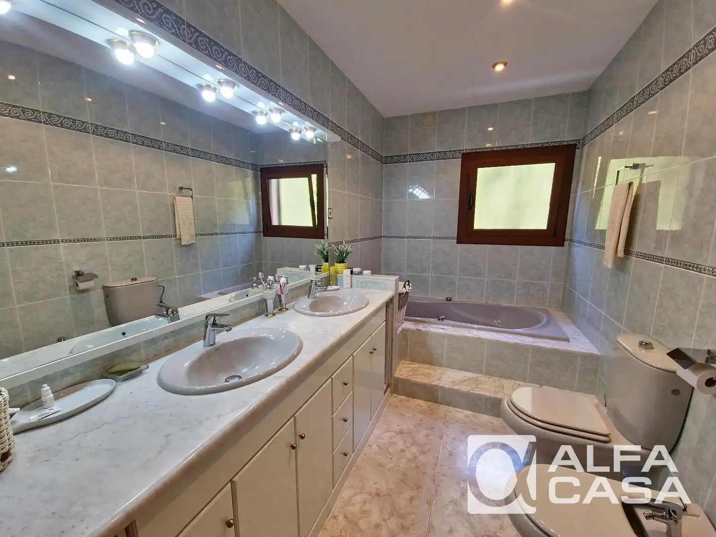 Bathroom of Houses for sale in Lloret de Mar  with Air Conditioner, Heating and Parquet flooring