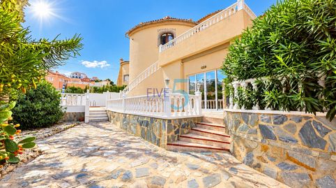 Villa independiente de 5 dormitorios y 4 baños, orientada al sur con alojamiento independiente, piscina privada y gran parcela, Ci, imatge 2