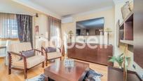 Sala d'estar de Casa o xalet en venda en Valladolid Capital amb Aire condicionat, Terrassa i Piscina