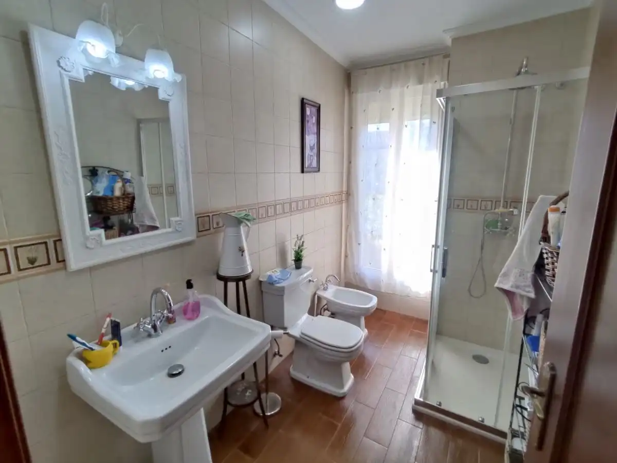 Bany de Casa o xalet en venda en Serradilla amb Aire condicionat