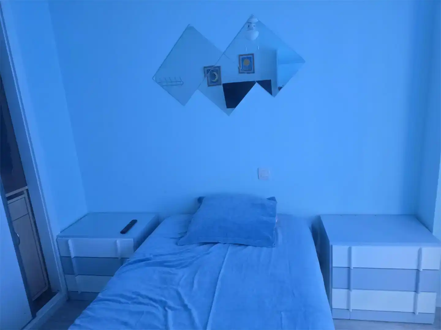 Habitación de Piso para compartir en Madrid con Parquet, Piscina y Amueblado